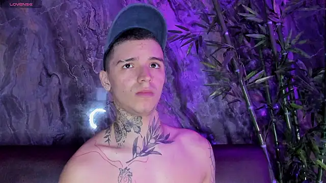 Snapshot of Ian_Castillo_ chatting on March 14, 2026, 11:21 pm Ian Castillo online show from March 14, 2026, 11:21 pm