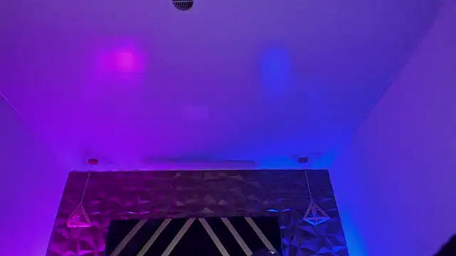 Snapshot of Ian_Castillo_ chatting on April 8, 2026, 11:43 am Ian Castillo online show from April 8, 2026, 11:43 am