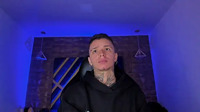 Snapshot of Ian_Castillo_ chatting on April 14, 2026, 11:27 am Ian Castillo online show from April 14, 2026, 11:27 am