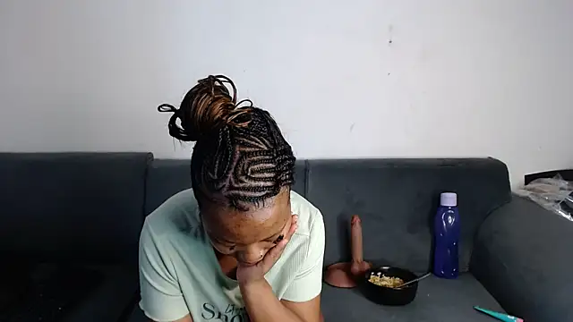 Snapshot of SZA_Doja chatting on February 17, 2026, 11:33 pm SZA Doja online show from February 17, 2026, 11:33 pm