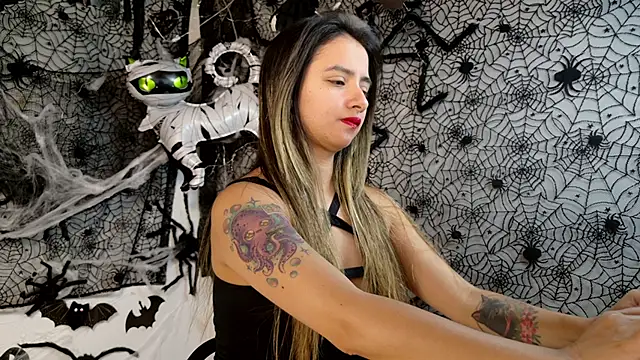 Snapshot of julietta___jackson chatting on October 17, 2025, 8:22 pm julietta jackson online show from October 17, 2025, 8:22 pm