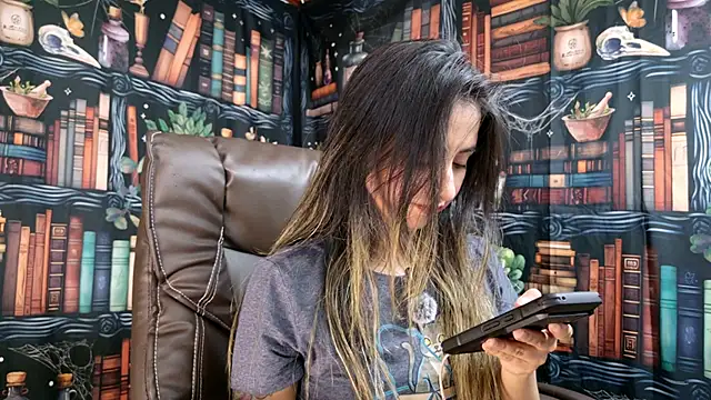 Snapshot of julietta___jackson chatting on April 2, 2026, 8:17 pm julietta jackson online show from April 2, 2026, 8:17 pm