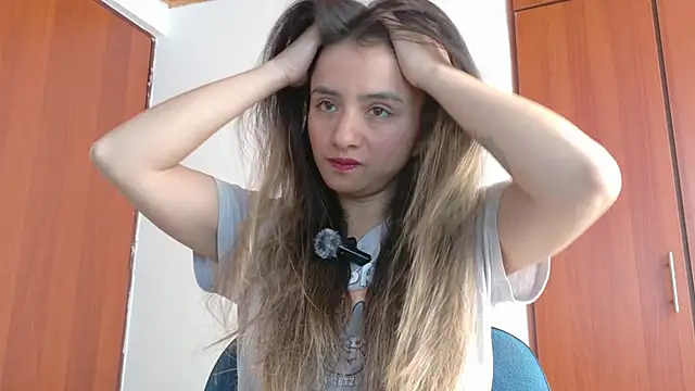 Snapshot of julietta___jackson chatting on April 24, 2026, 7:49 pm julietta jackson online show from April 24, 2026, 7:49 pm