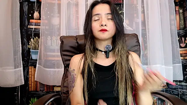 Snapshot of julietta___jackson chatting on May 23, 2026, 8:35 pm julietta jackson online show from May 23, 2026, 8:35 pm