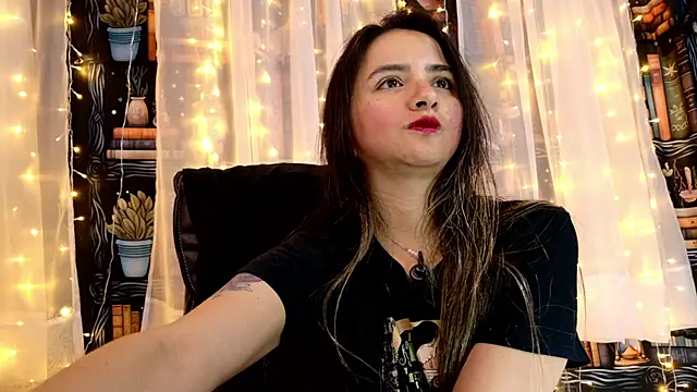 Snapshot of julietta___jackson chatting on June 10, 2026, 10:08 pm julietta jackson online show from June 10, 2026, 10:08 pm