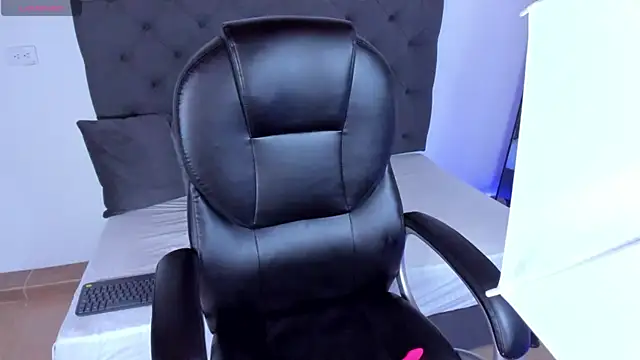 ninfomaria  online show from March 6, 2026, 5:42 pm