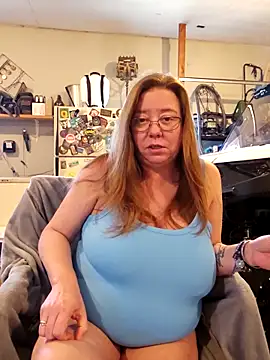 MsShelby40 online show from December 17, 2025, 5:52 pm