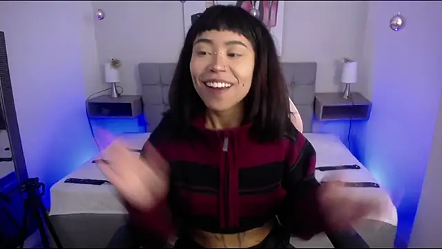 Snapshot of Violetta_Suky chatting on January 8, 2025, 1:52 pm Violetta Suky online show from January 8, 2025, 1:52 pm