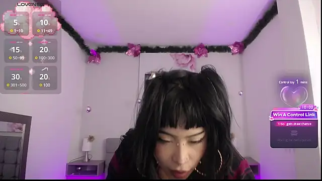 Snapshot of Violetta_Suky chatting on January 21, 2025, 1:43 pm Violetta Suky online show from January 21, 2025, 1:43 pm