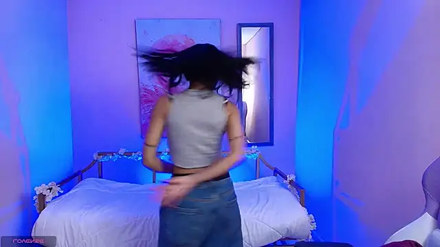 Snapshot of Violetta_Suky chatting on February 12, 2025, 12:55 pm Violetta Suky online show from February 12, 2025, 12:55 pm