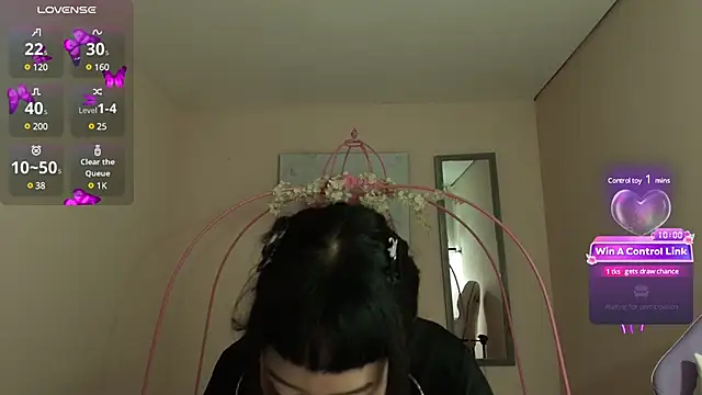 Snapshot of Violetta_Suky chatting on February 17, 2025, 1:10 pm Violetta Suky online show from February 17, 2025, 1:10 pm