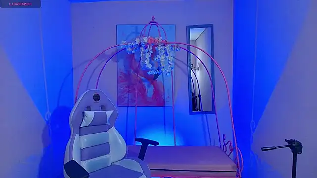 Snapshot of Violetta_Suky chatting on February 21, 2025, 12:50 pm Violetta Suky online show from February 21, 2025, 12:50 pm