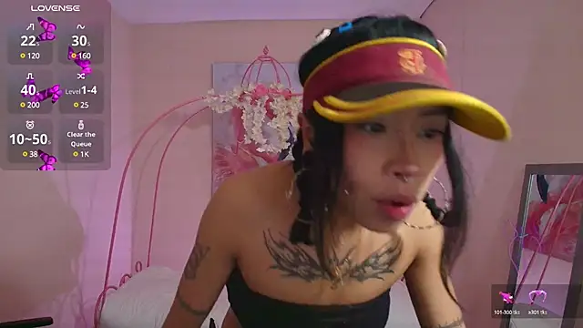 Snapshot of Violetta_Suky chatting on February 22, 2025, 12:51 pm Violetta Suky online show from February 22, 2025, 12:51 pm