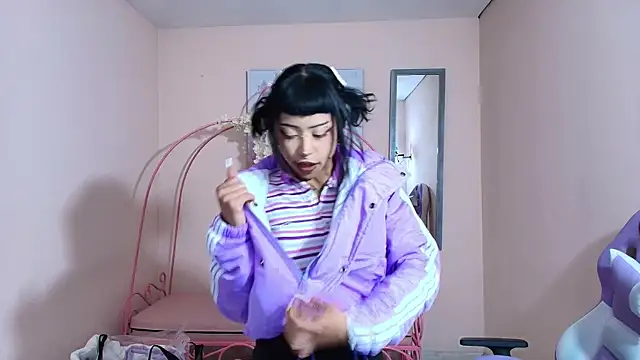 Snapshot of Violetta_Suky chatting on February 26, 2025, 1:30 pm Violetta Suky online show from February 26, 2025, 1:30 pm