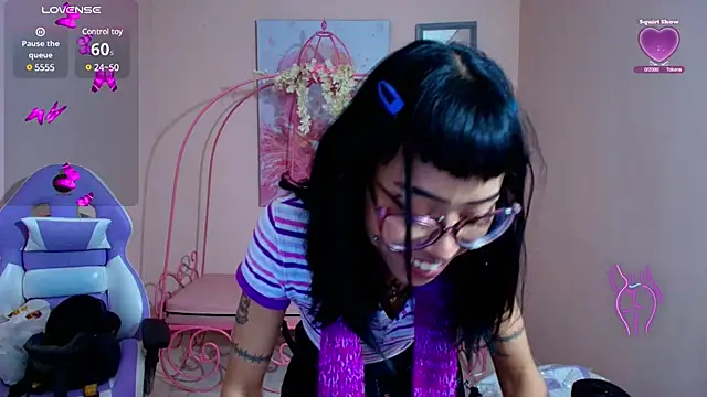 Snapshot of Violetta_Suky chatting on March 3, 2025, 1:53 pm Violetta Suky online show from March 3, 2025, 1:53 pm