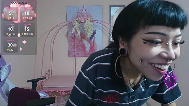 Snapshot of Violetta_Suky chatting on March 15, 2025, 1:51 pm Violetta Suky online show from March 15, 2025, 1:51 pm