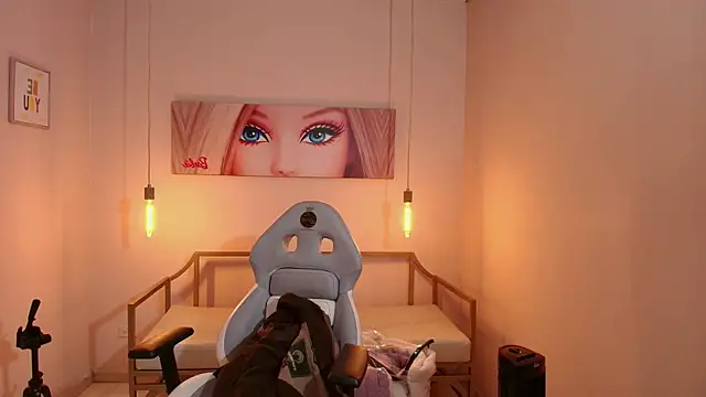 Snapshot of Violetta_Suky chatting on March 18, 2025, 2:26 pm Violetta Suky online show from March 18, 2025, 2:26 pm