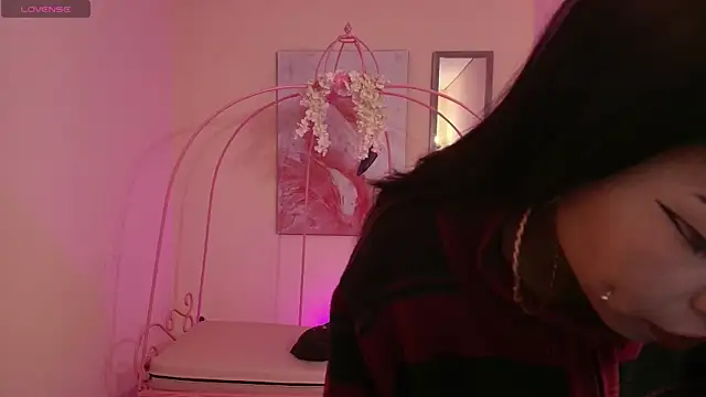 Snapshot of Violetta_Suky chatting on March 22, 2025, 1:30 pm Violetta Suky online show from March 22, 2025, 1:30 pm