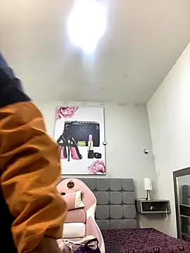 Snapshot of Violetta_Suky chatting on September 17, 2025, 1:02 pm Violetta Suky online show from September 17, 2025, 1:02 pm