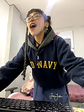 Snapshot of Violetta_Suky chatting on September 29, 2025, 1:38 pm Violetta Suky online show from September 29, 2025, 1:38 pm