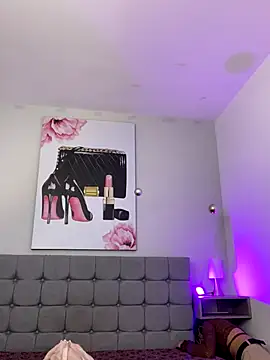 Snapshot of Violetta_Suky chatting on October 4, 2025, 1:42 pm Violetta Suky online show from October 4, 2025, 1:42 pm