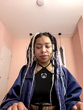 Snapshot of Violetta_Suky chatting on October 9, 2025, 12:58 pm Violetta Suky online show from October 9, 2025, 12:58 pm