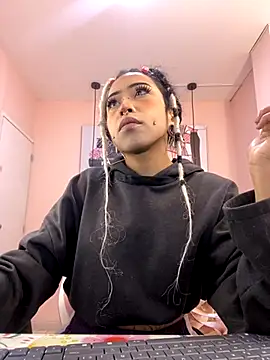 Snapshot of Violetta_Suky chatting on October 13, 2025, 12:49 pm Violetta Suky online show from October 13, 2025, 12:49 pm