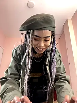 Snapshot of Violetta_Suky chatting on October 17, 2025, 12:52 pm Violetta Suky online show from October 17, 2025, 12:52 pm