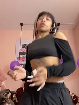 Snapshot of Violetta_Suky chatting on October 18, 2025, 1:01 pm Violetta Suky online show from October 18, 2025, 1:01 pm