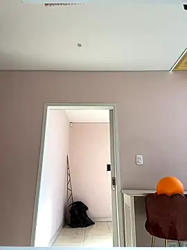 Snapshot of Violetta_Suky chatting on October 24, 2025, 12:56 pm Violetta Suky online show from October 24, 2025, 12:56 pm