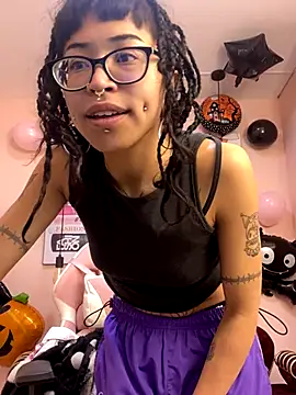 Snapshot of Violetta_Suky chatting on October 25, 2025, 1:18 pm Violetta Suky online show from October 25, 2025, 1:18 pm