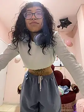 Snapshot of Violetta_Suky chatting on November 11, 2025, 12:49 pm Violetta Suky online show from November 11, 2025, 12:49 pm