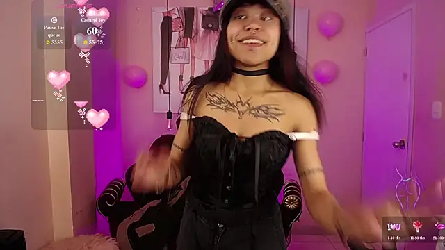 Snapshot of Violetta_Suky chatting on November 22, 2025, 12:59 pm Violetta Suky online show from November 22, 2025, 12:59 pm