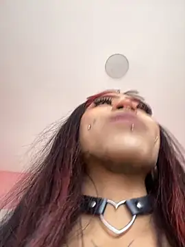 Snapshot of Violetta_Suky chatting on November 27, 2025, 1:13 pm Violetta Suky online show from November 27, 2025, 1:13 pm