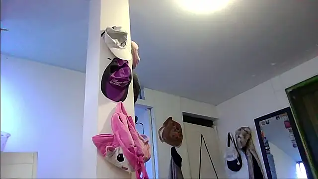 Snapshot of Violetta_Suky chatting on December 3, 2025, 12:03 pm Violetta Suky online show from December 3, 2025, 12:03 pm