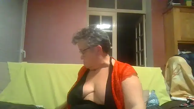 Snapshot of Vandeae44 chatting on December 18, 2025, 7:09 pm Vandeae44 online show from December 18, 2025, 7:09 pm