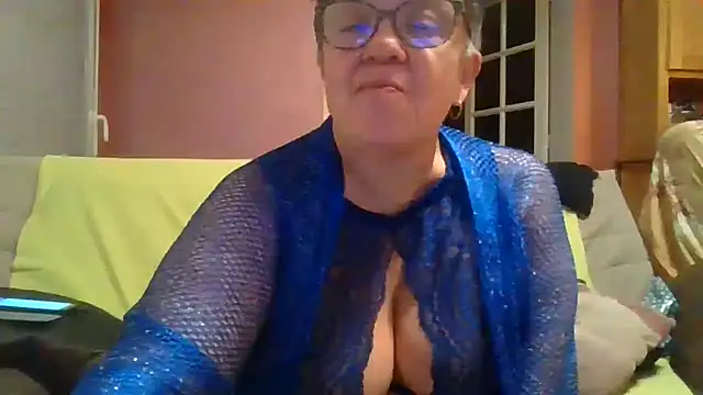 Snapshot of Vandeae44 chatting on February 3, 2026, 8:58 pm Vandeae44 online show from February 3, 2026, 8:58 pm