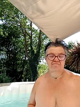 Snapshot of Vandeae44 chatting on July 19, 2026, 4:22 pm Vandeae44 online show from July 19, 2026, 4:22 pm