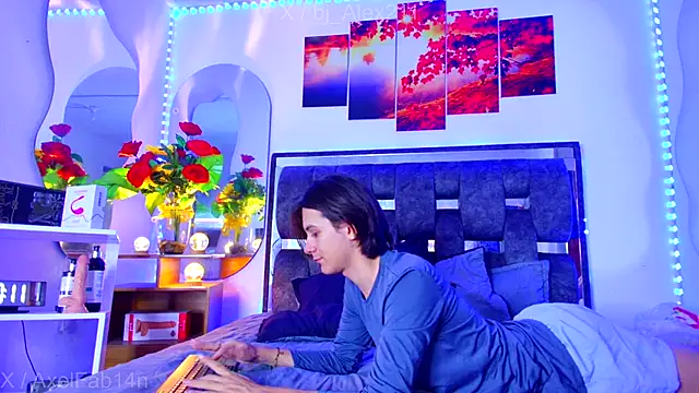 Alex and Fabian online show from October 13, 2025, 8:42 pm