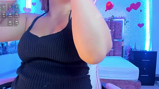 Snapshot of AlessiaDouce chatting on February 18, 2025, 8:14 pm AlessiaDouce online show from February 18, 2025, 8:14 pm
