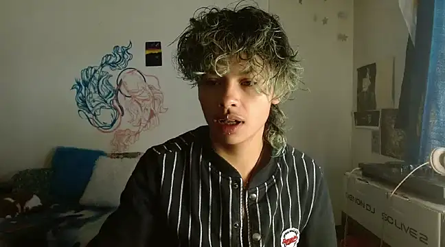 Snapshot of fenixmfx19 chatting on December 26, 2024, 3:10 pm fenixmfx19 online show from December 26, 2024, 3:10 pm