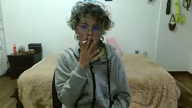 Snapshot of fenixmfx19 chatting on February 18, 2025, 10:14 pm fenixmfx19 online show from February 18, 2025, 10:14 pm