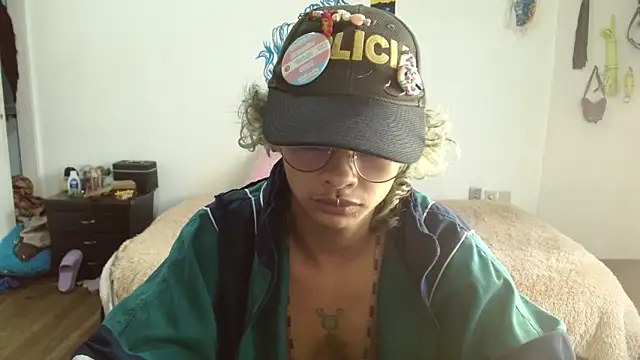 Snapshot of fenixmfx19 chatting on February 24, 2025, 10:14 pm fenixmfx19 online show from February 24, 2025, 10:14 pm