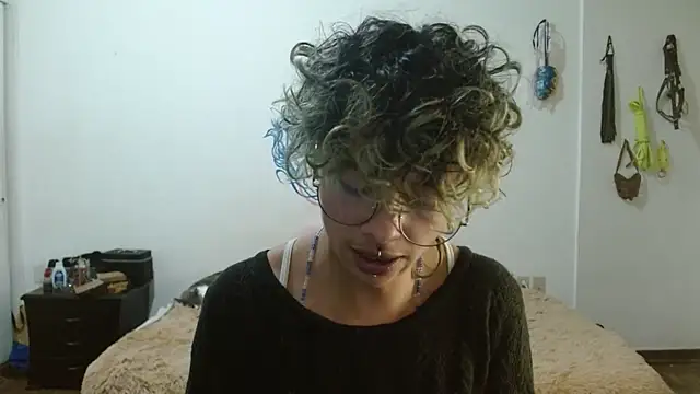 Snapshot of fenixmfx19 chatting on February 28, 2025, 12:10 am fenixmfx19 online show from February 28, 2025, 12:10 am