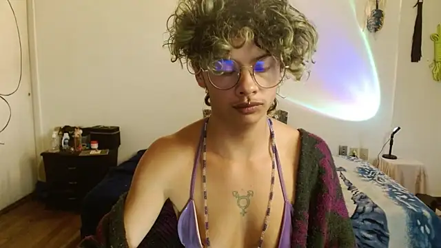 Snapshot of fenixmfx19 chatting on March 5, 2025, 7:06 pm fenixmfx19 online show from March 5, 2025, 7:06 pm