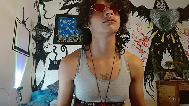 Snapshot of fenixmfx19 chatting on October 6, 2025, 9:12 pm fenixmfx19 online show from October 6, 2025, 9:12 pm