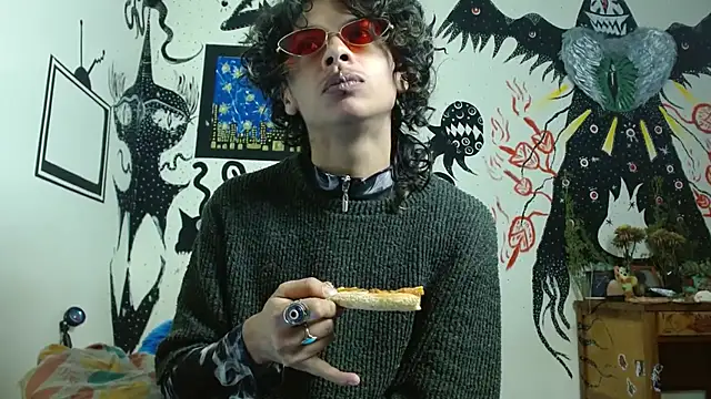 Snapshot of fenixmfx19 chatting on October 7, 2025, 6:05 pm fenixmfx19 online show from October 7, 2025, 6:05 pm