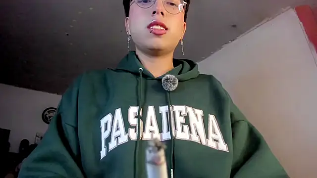 Snapshot of AnggelONfiree chatting on February 6, 2026, 3:22 am AnggelONfiree online show from February 6, 2026, 3:22 am