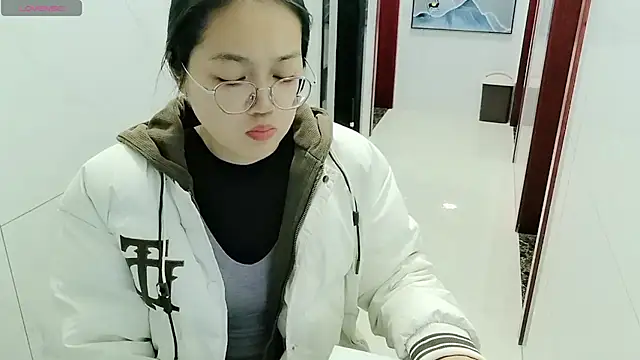 Snapshot of luoxuwen chatting on December 5, 2024, 3:04 am luoxuwen online show from December 5, 2024, 3:04 am