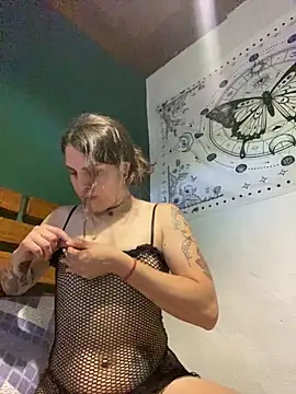 Snapshot of isadelasestrellas chatting on December 20, 2025, 9:55 pm isadelasestrellas online show from December 20, 2025, 9:55 pm